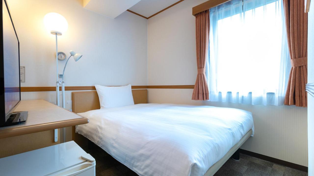 Toyoko Inn Okinawa Naha Asahibashi Ekimae Екстер'єр фото