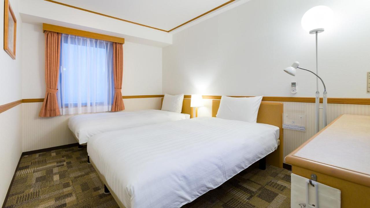 Toyoko Inn Okinawa Naha Asahibashi Ekimae Екстер'єр фото