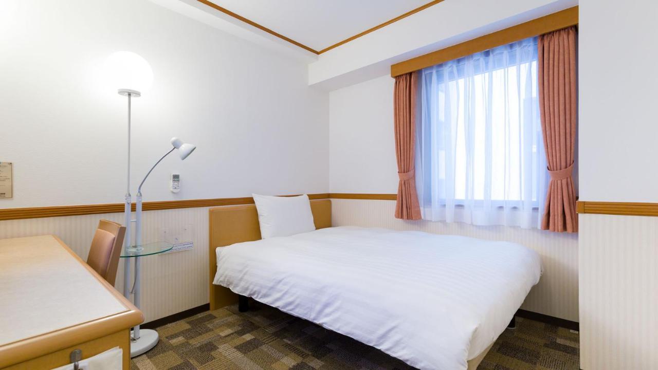 Toyoko Inn Okinawa Naha Asahibashi Ekimae Екстер'єр фото