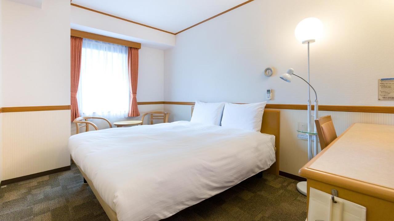 Toyoko Inn Okinawa Naha Asahibashi Ekimae Екстер'єр фото