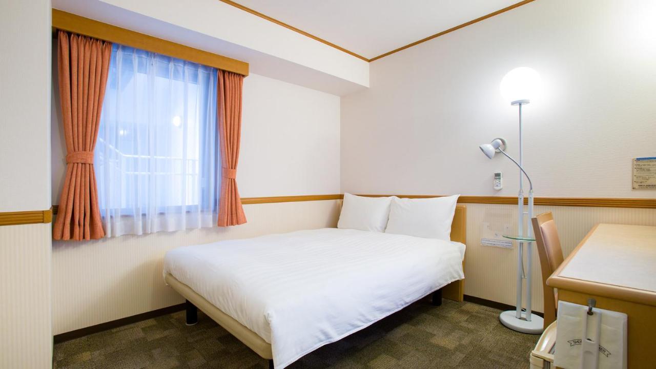 Toyoko Inn Okinawa Naha Asahibashi Ekimae Екстер'єр фото