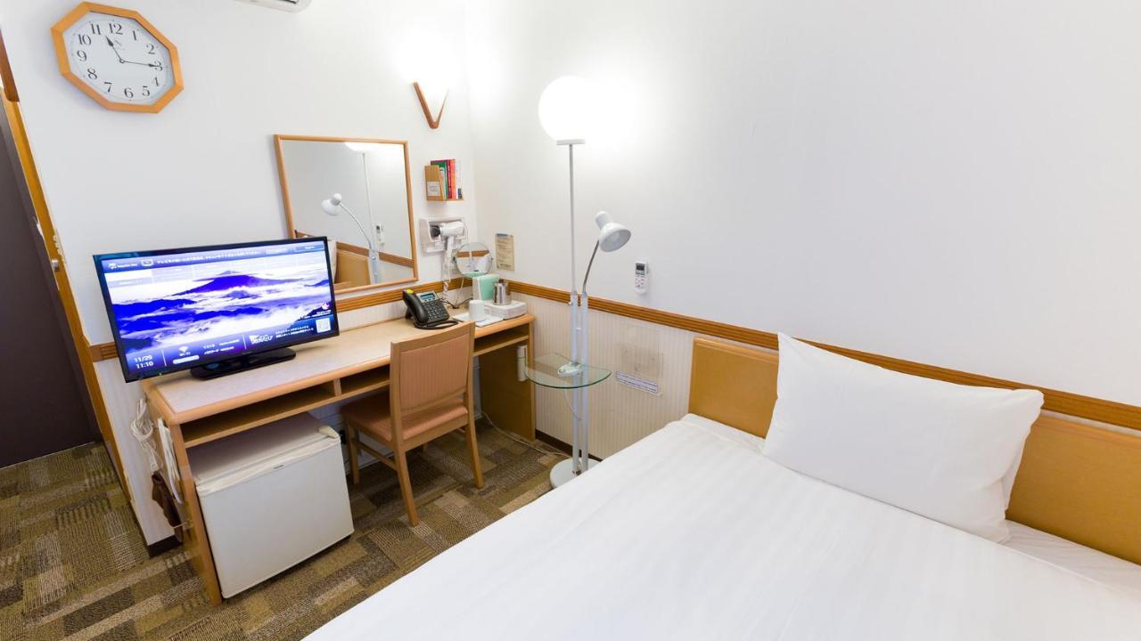 Toyoko Inn Okinawa Naha Asahibashi Ekimae Екстер'єр фото