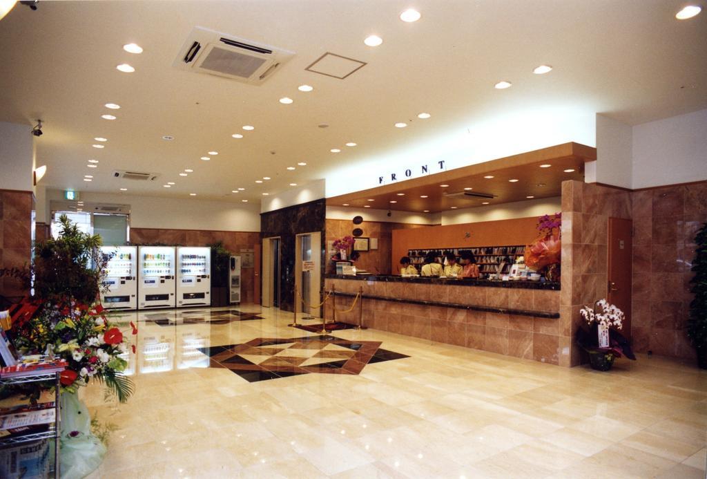Toyoko Inn Okinawa Naha Asahibashi Ekimae Екстер'єр фото