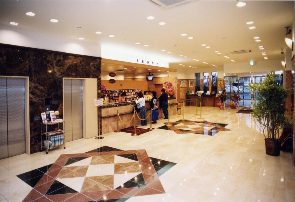 Toyoko Inn Okinawa Naha Asahibashi Ekimae Екстер'єр фото