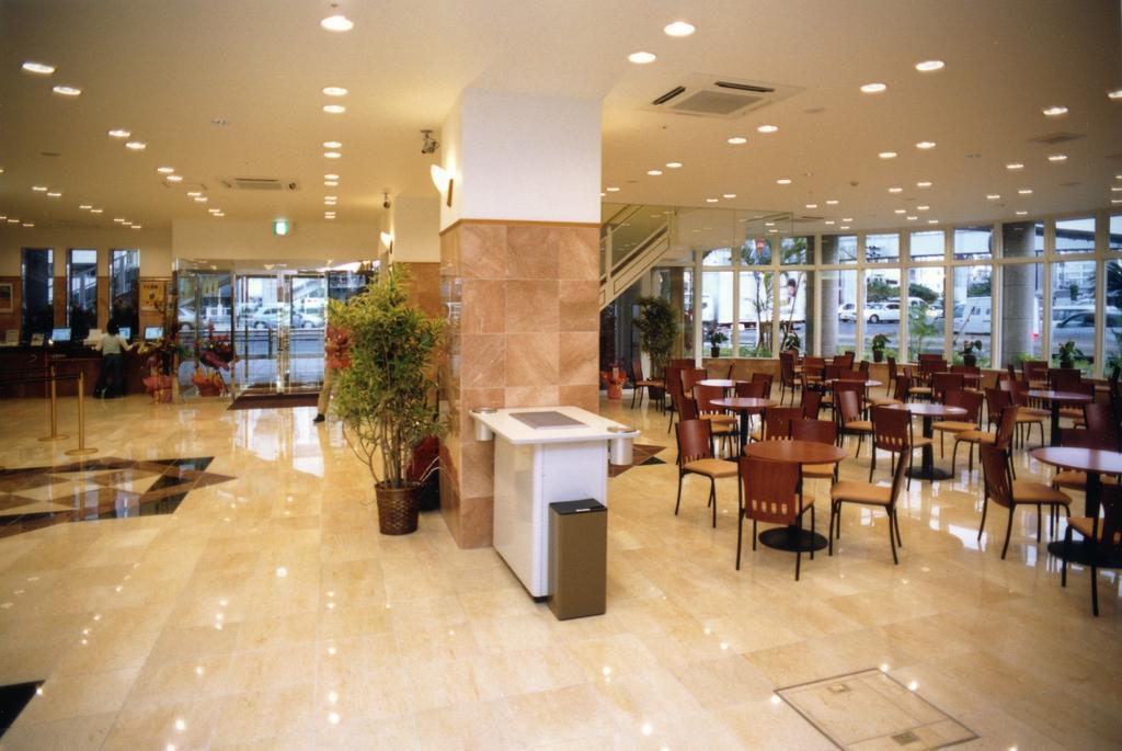 Toyoko Inn Okinawa Naha Asahibashi Ekimae Екстер'єр фото