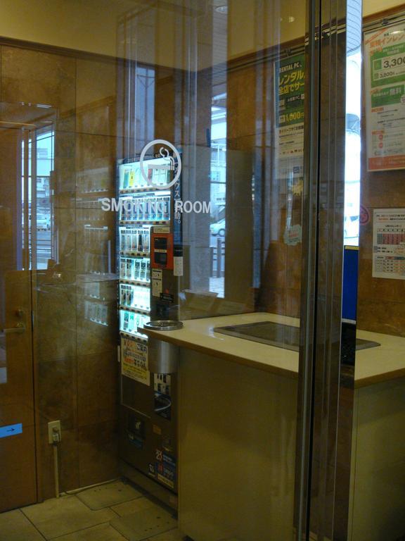 Toyoko Inn Okinawa Naha Asahibashi Ekimae Екстер'єр фото