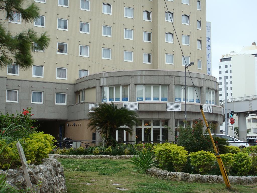 Toyoko Inn Okinawa Naha Asahibashi Ekimae Екстер'єр фото