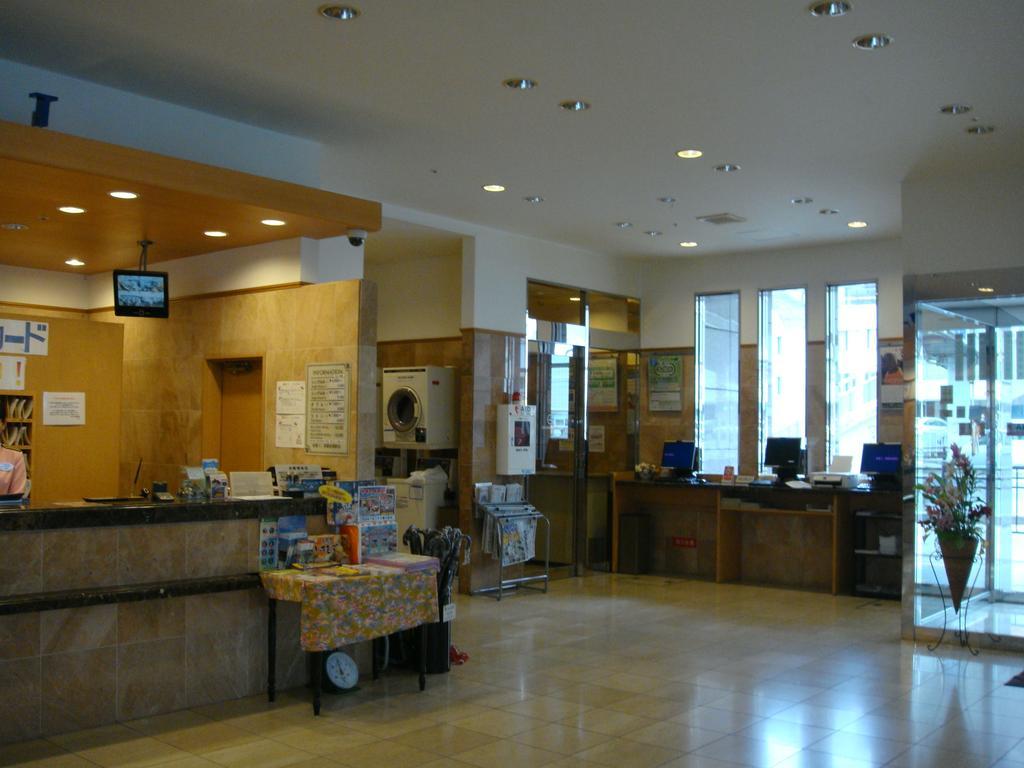 Toyoko Inn Okinawa Naha Asahibashi Ekimae Екстер'єр фото